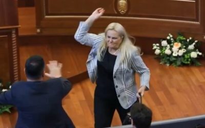 Parlamentar în Kosovo, premier atacat cu ouă: Rușine să vă fie