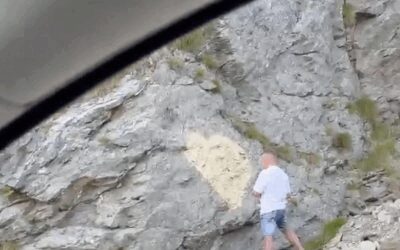 Transfăgărășan: Vandal pe stâncă, prins de poliție și mediu