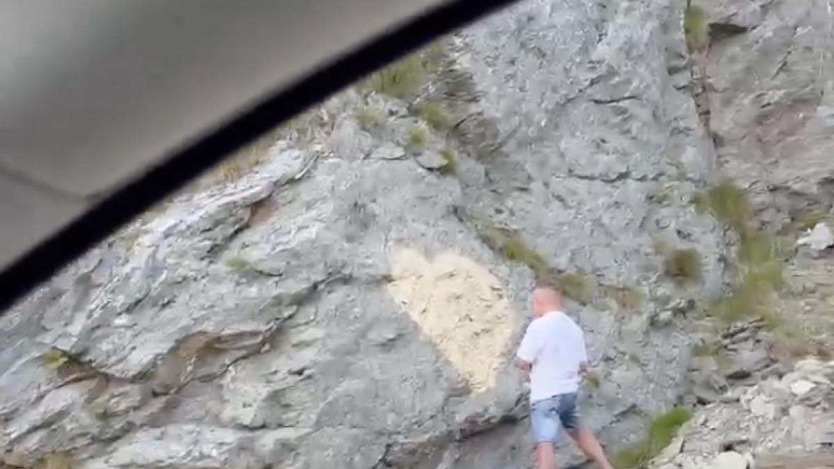 Transfăgărășan: Vandal pe stâncă, prins de poliție și mediu