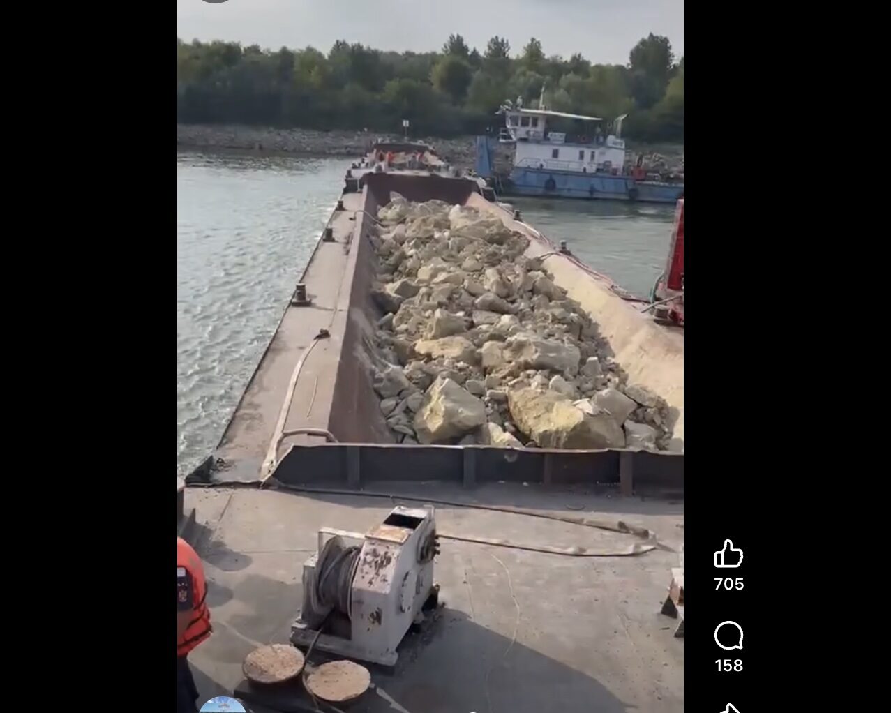 Dunărea înghite barje. Imagini șocante din BORNA