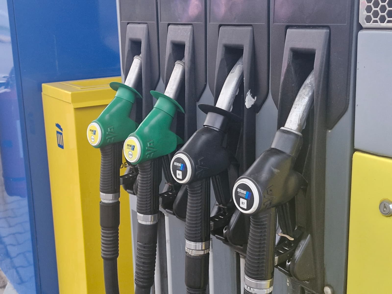 Motorina, tot mai ieftină. Prețuri noi la pompă