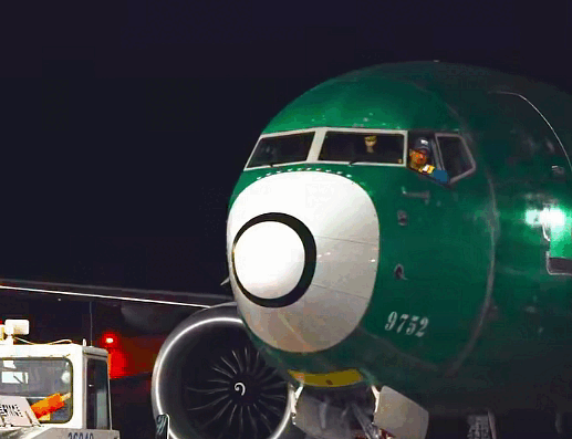 TAROM primește primul Boeing 737 MAX 8