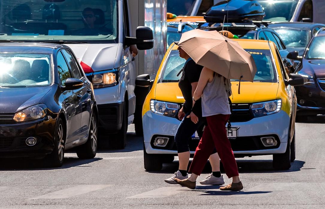 România sub foc: Caniculă extremă, alertă roșie în vest, 41°C