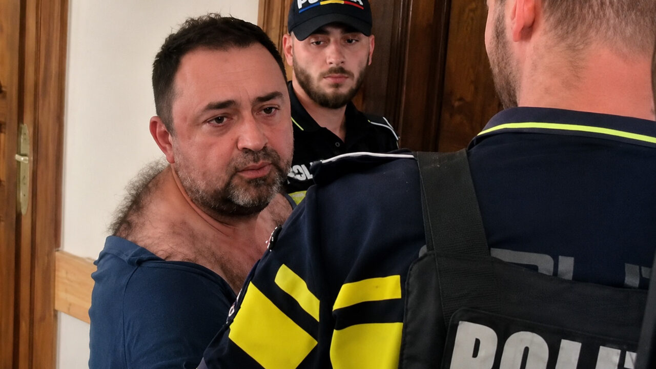 Armă pe țeavă: „L-am dezarmat, era a lui, eu am tras”