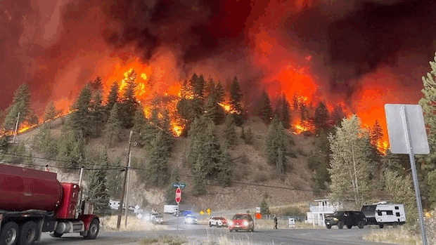 Canada: Urgență! 20.000 evacuați din calea focului