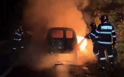 Argeș: Mașină cuprinsă de flăcări, imagini video șocante