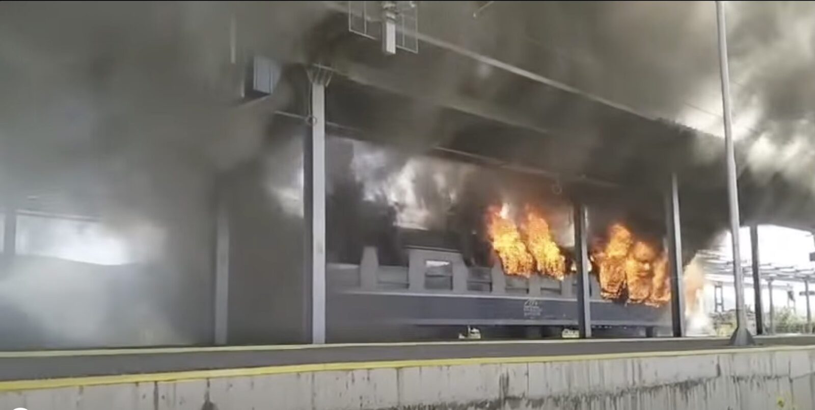 Foc la vagon în gara Ilteu, Timiș: Tren Regio, pasageri evacuați