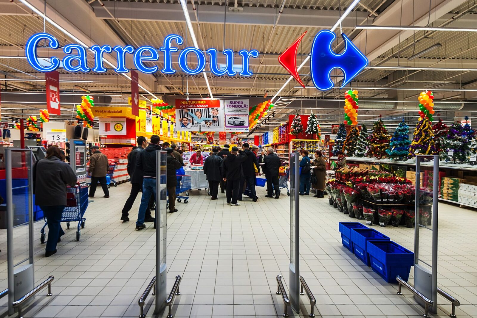 Carrefour România: Pavăl accelerează cu localnicii, pe licență franceză