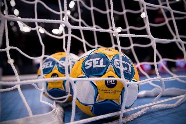 Dinamo bate Benfica 31-28 în amicalul din Portugalia