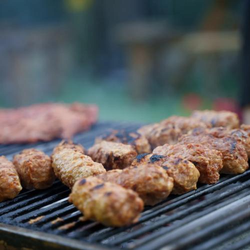 Carne tocată din România, controale UE: Fibre de mazăre și B1 lipsă