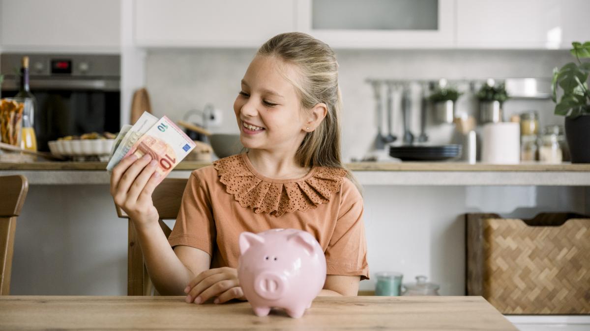 Germania dă 10€ lunar copiilor pentru pensie. Ce trebuie să știi