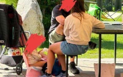 Revoltător: Părinți și-au pus fetița pe oliță în restaurant