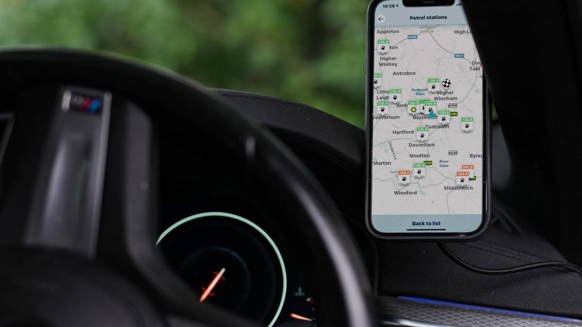 Waze în mașină: Noul update îți schimbă experiența pe CarPlay și Android Auto