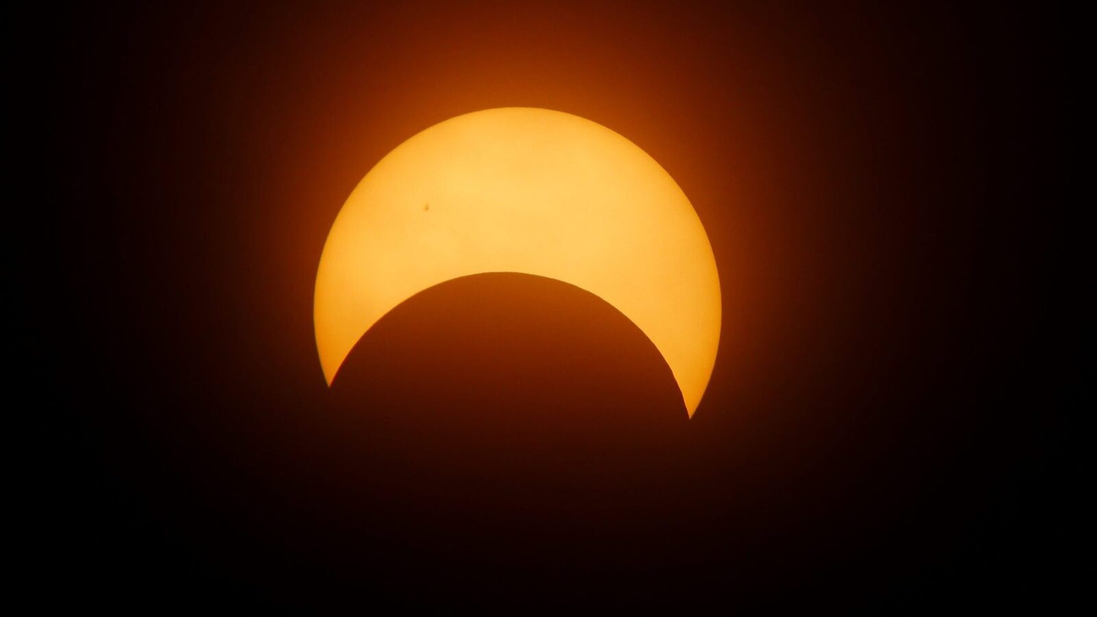 Eclipsă Sol 2026: Unde vedem spectacolul pe România