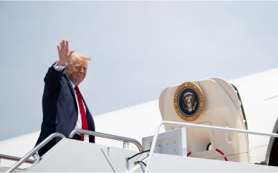 Trump, transferat pe furiș în cărucior de catering