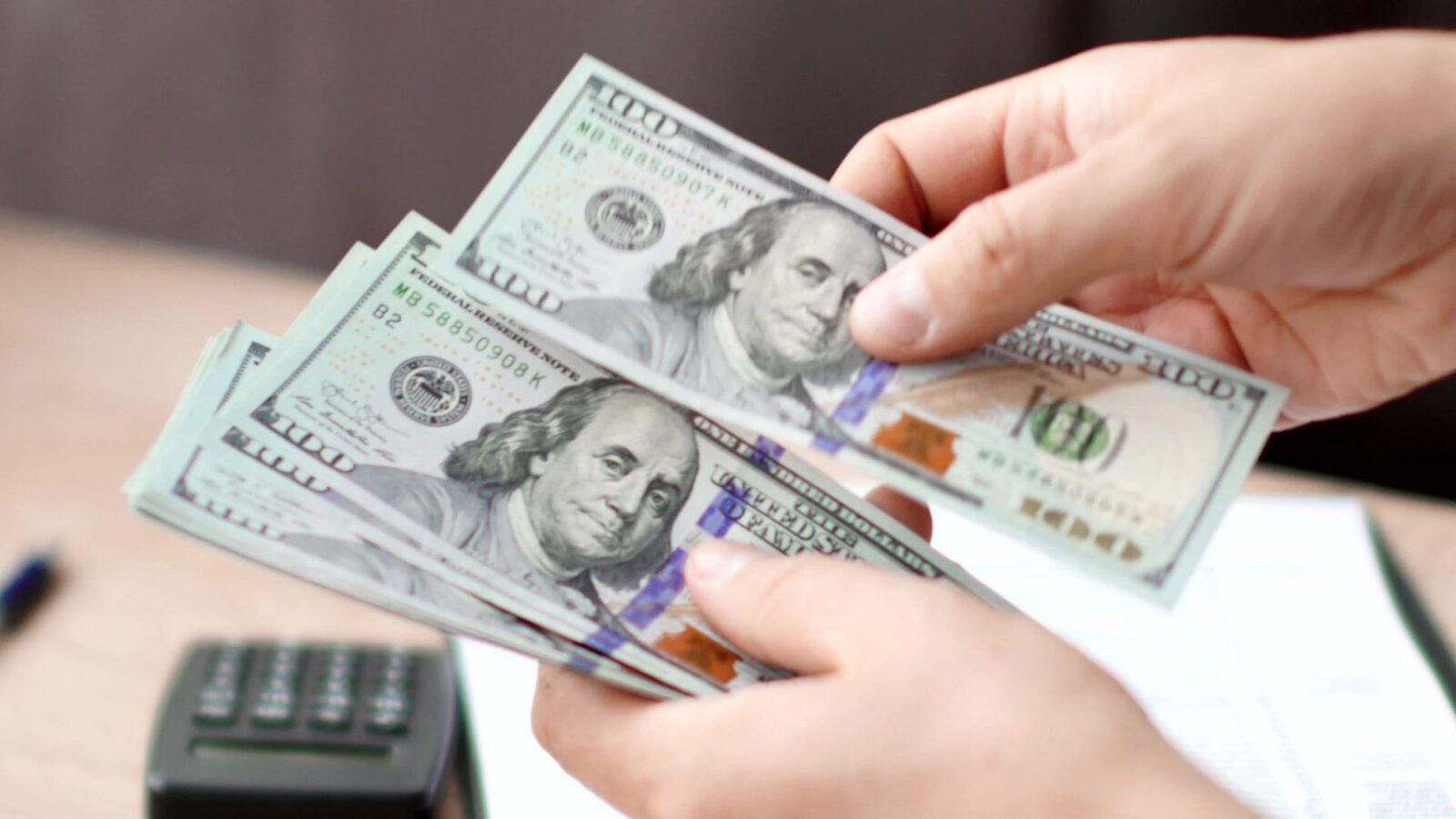 Diaspora Salvează Economia: Riscul Falimentului Fără Bani
