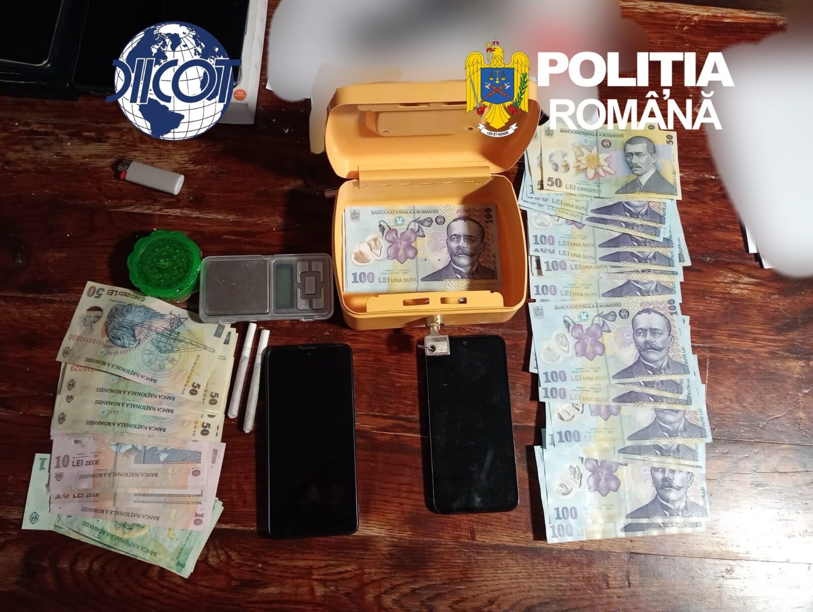 Copil de 10 ani, prins cu droguri la Arad. Șapte arestați