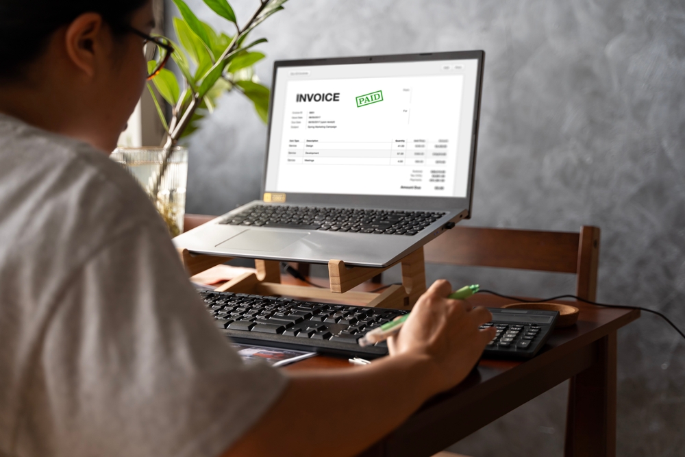 Antreprenori 2026: Software contabilitate sau serviciu complet?