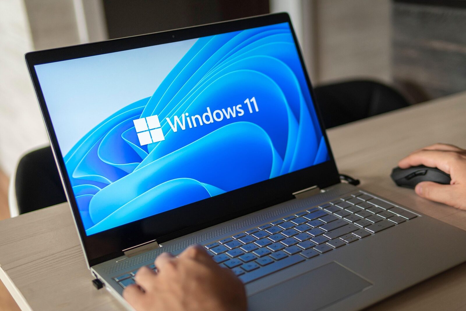Windows 11: Laptopul tău e lent la priză din cauza unei setări