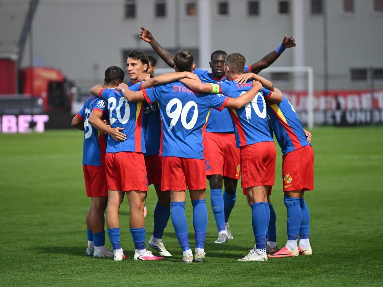 FCSB, transferul bate la ușă: „Mâine sau poimâine semnează”