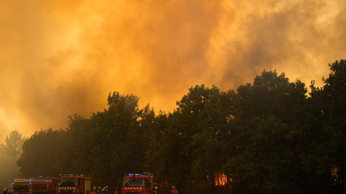 Franța: Incendii suspecte la Bordeaux, sute de arestați