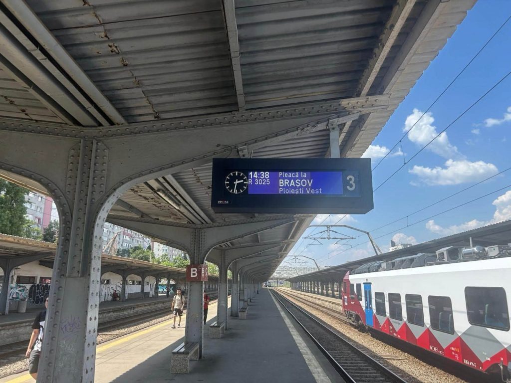 Primul tren PESA a plecat spre Brașov din București Nord