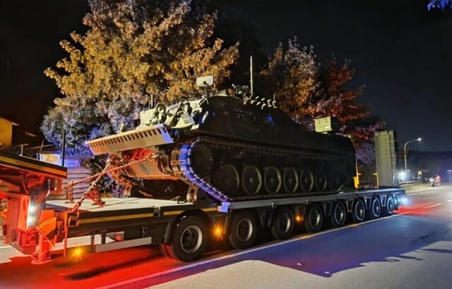 Evacuare masivă în Germania: Tancuri Bundeswehr și cavaleri luptă cu focul