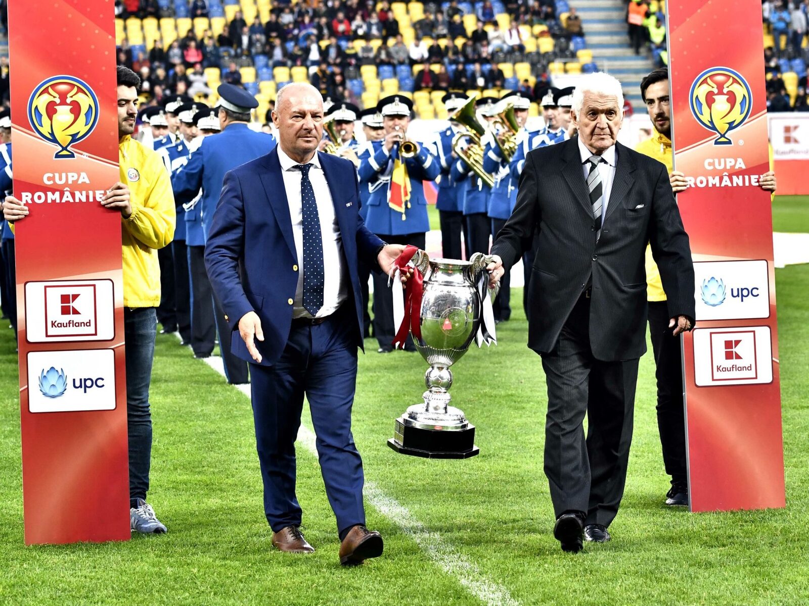 Cupa României: Granzii intâlnesc surprize, cu promisiunea nocturnei mobile