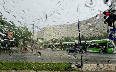 Caniculă, grindină și vijelii: Meteorologii extind avertizările