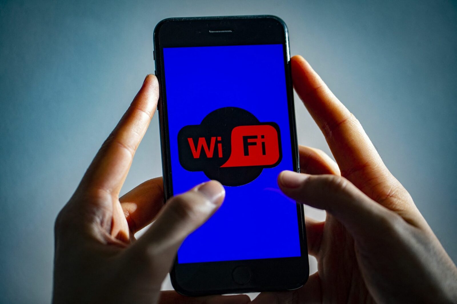 Wi-Fi hotel: Semnalul periculos pe care hackerii îl exploatează