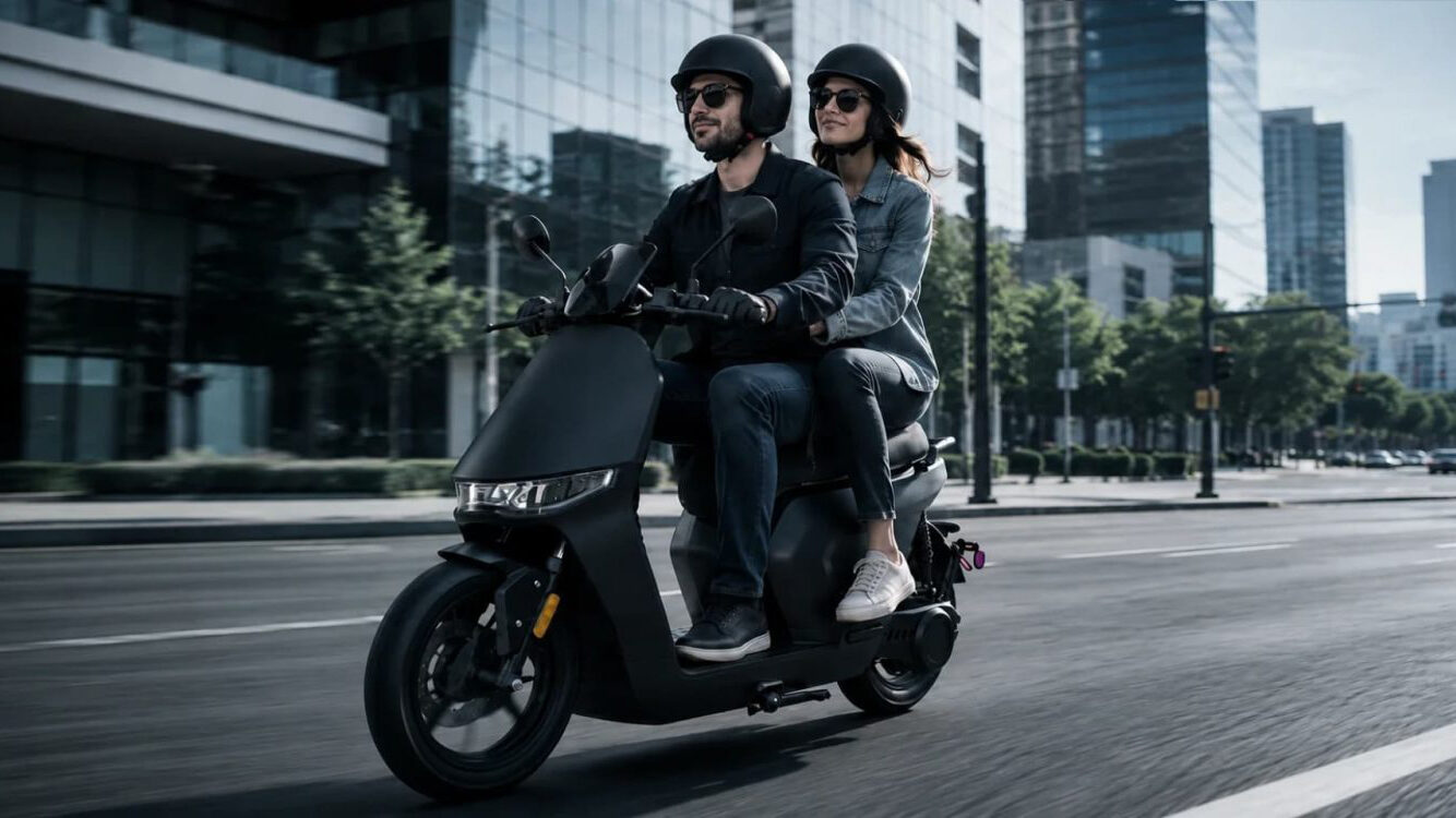 Scuter electric de 90 km/h înlocuiește mașina în oraș
