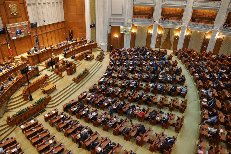 Parlamentarii, cu soluția lor pentru angajații din consiliile locale