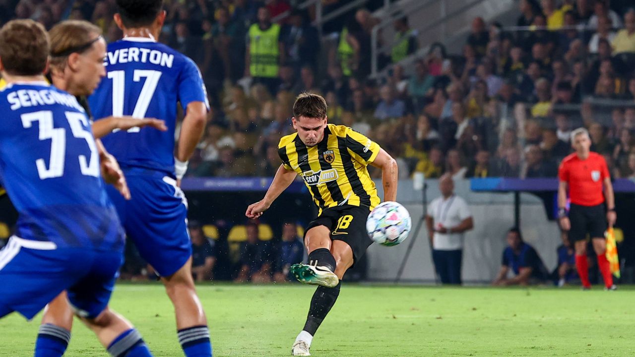 Răzvan Marin, golgheter în Champions League cu AEK Atena