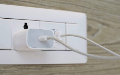 Pericolul ascuns al încărcătorului în priză: Consum și uzură