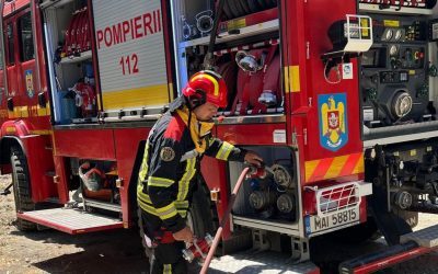 Incendiu la hală piese auto Oradea. Intervin 11 autospeciale