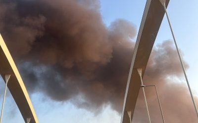 Lumina, în flăcări: Incendiu major provoacă degajări masive de fum