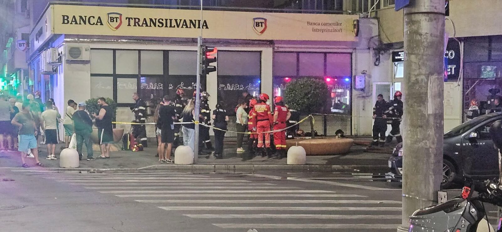 Incendiu în București: 20 de locatari evacuați din bloc