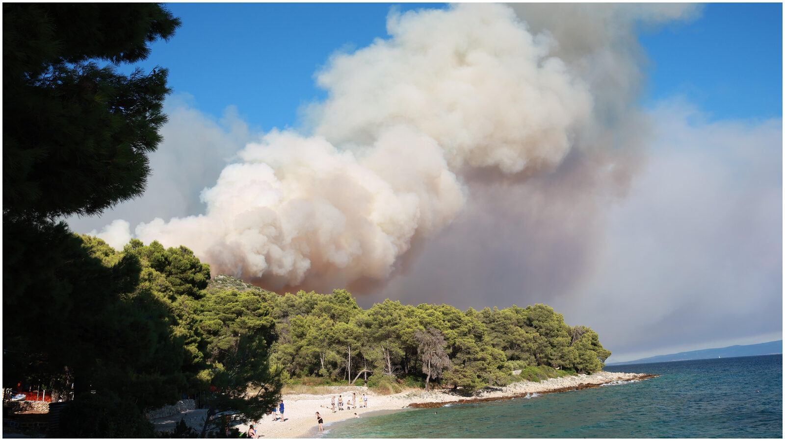 Turiști evacuați în masă, operațiune de amploare