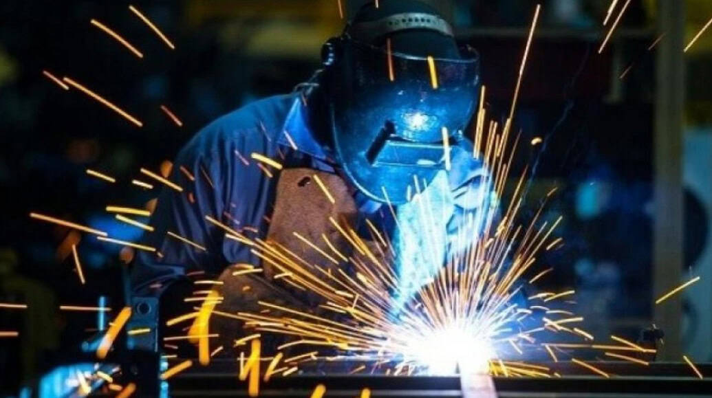 Industria s-a clătinat în iunie, dar alarmează pe termen lung