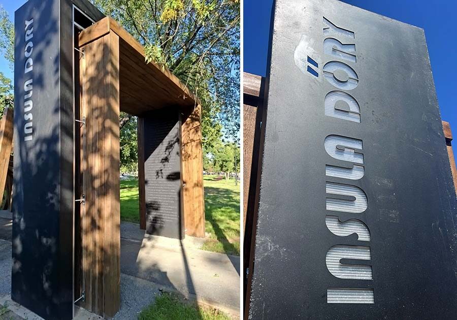 Baronul local, ridicat în slăvi cu porți impunătoare