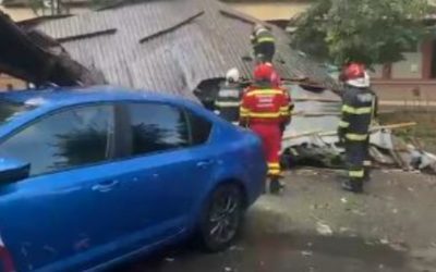 Vijelie în Cluj, Sibiu, Bihor: Acoperișuri smulse, cod roșu de ploi