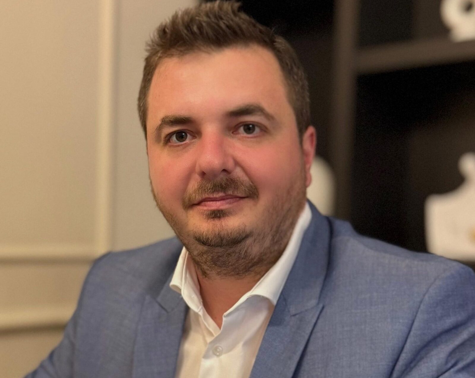 Lolea: Consumul slab a tras economia în jos. Recesiune ușoară în 2026