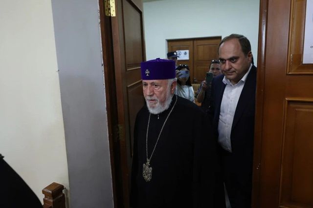 Șeful Bisericii Armene, în fața judecătorilor în scandal cu Guvernul