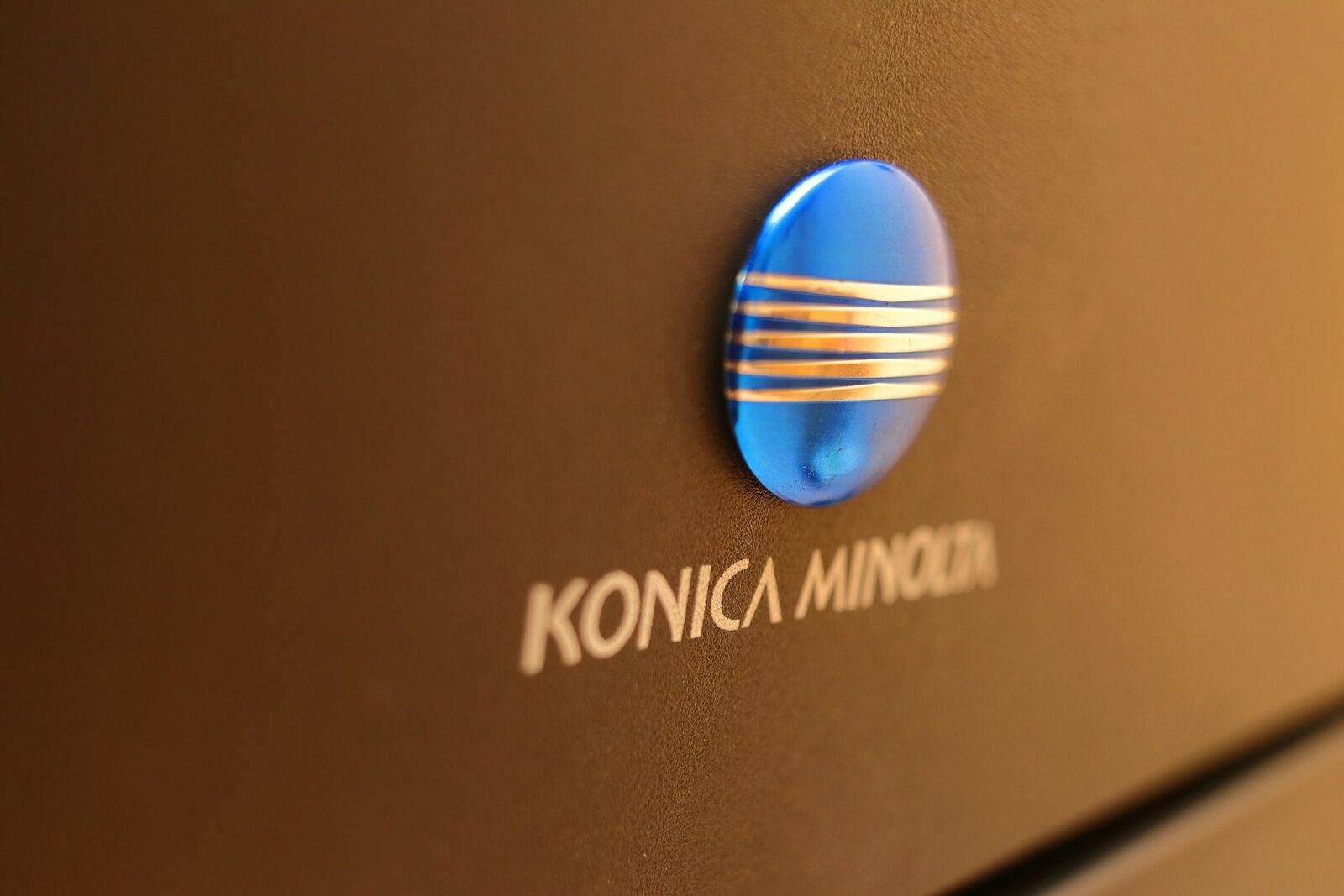 Konica Minolta, sub lupa Concurenței. Riscă amenzi uriașe