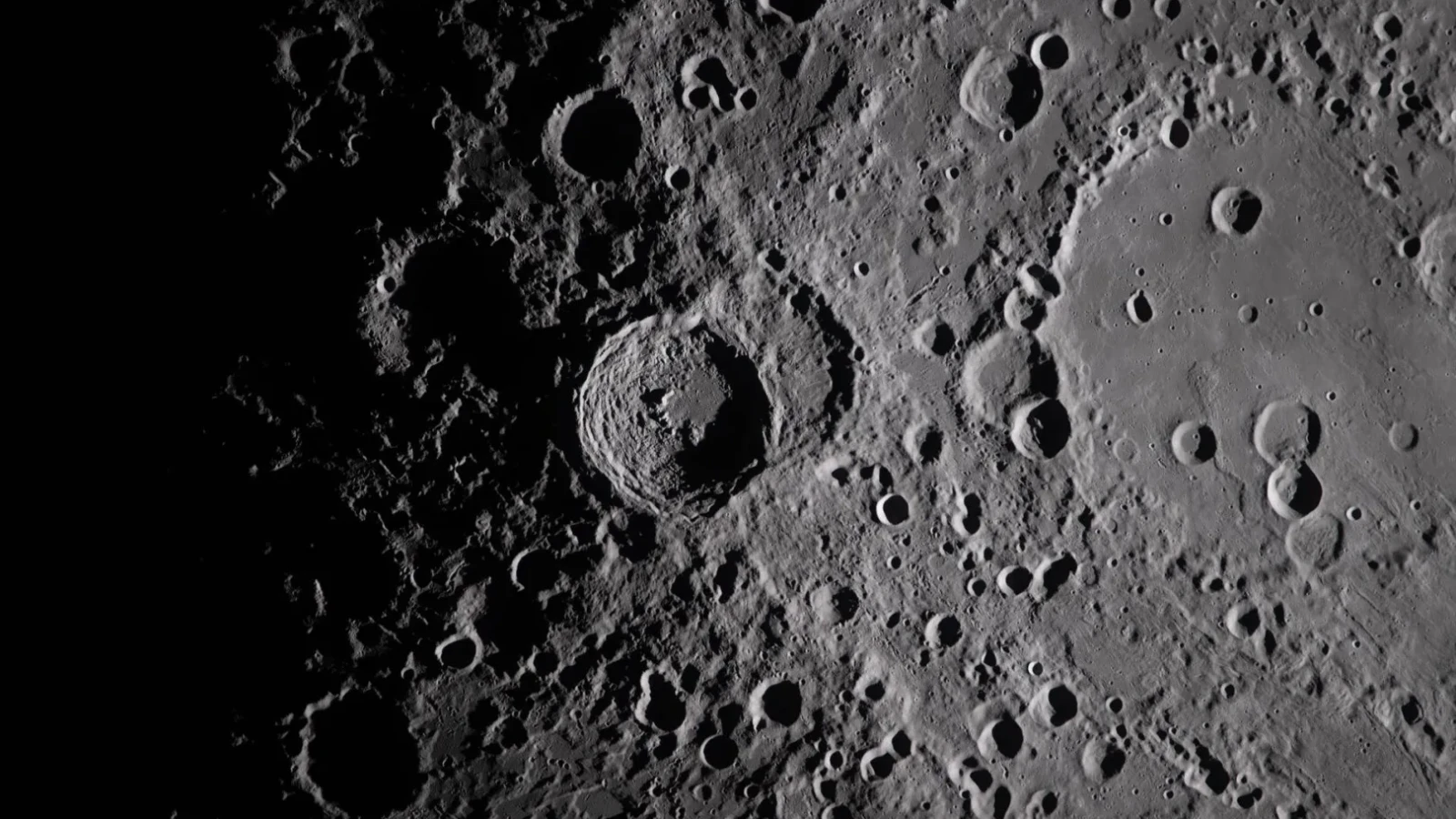 Luna dezvăluie secrete: Dovezi noi infirmă teoria Marelui Bombardament Târziu