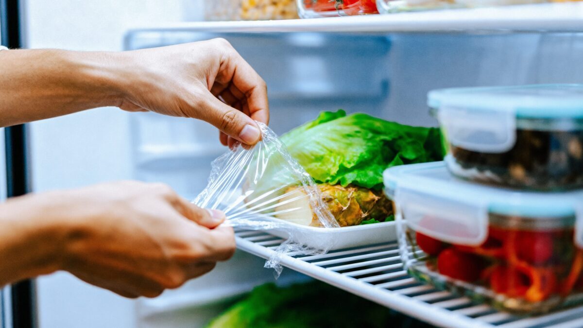 Curele de curent: Cât țin alimentele în frigider după penurie
