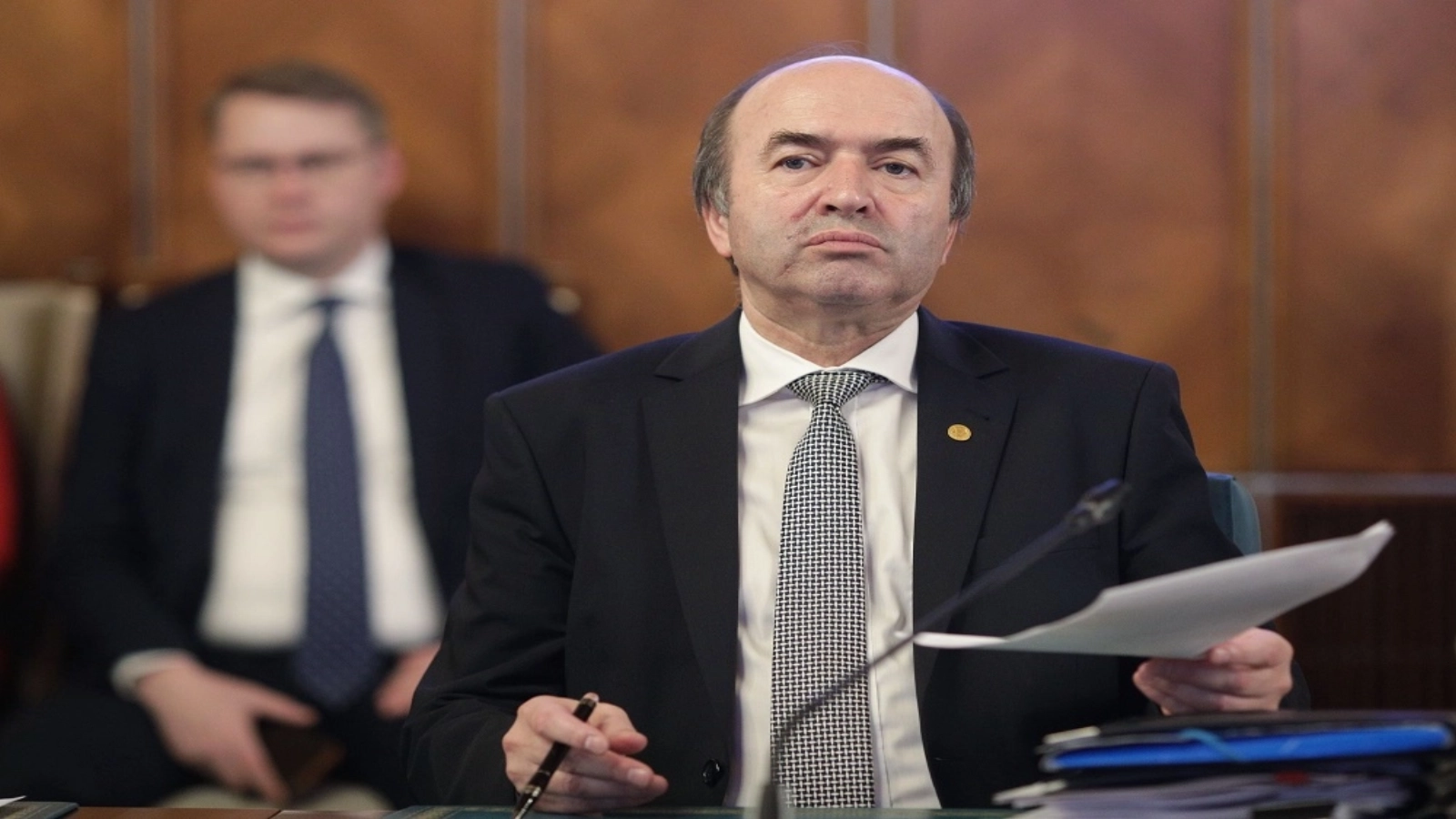 Toader îl sfidează pe Ciolacu: Planul secret guvernamental, sub CRUCE sau Toader cere socoteală pentru planul secret: Cine a dat ordinul