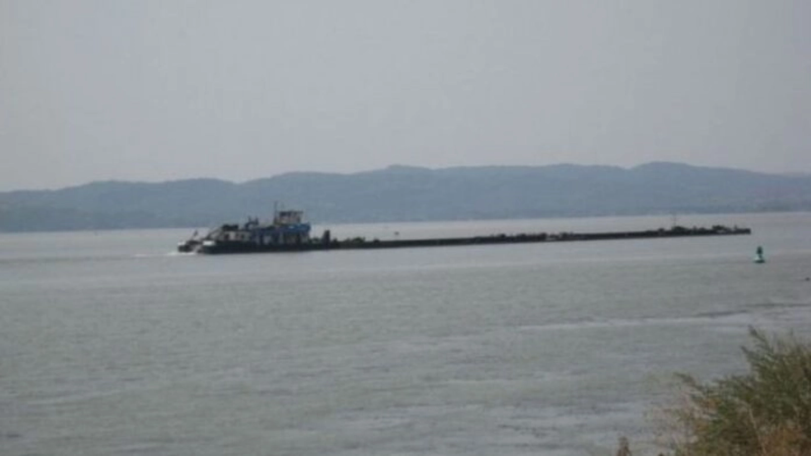 Dunărea în fierbere: Cabluri rupte, barje scufundate spre Cernavodă