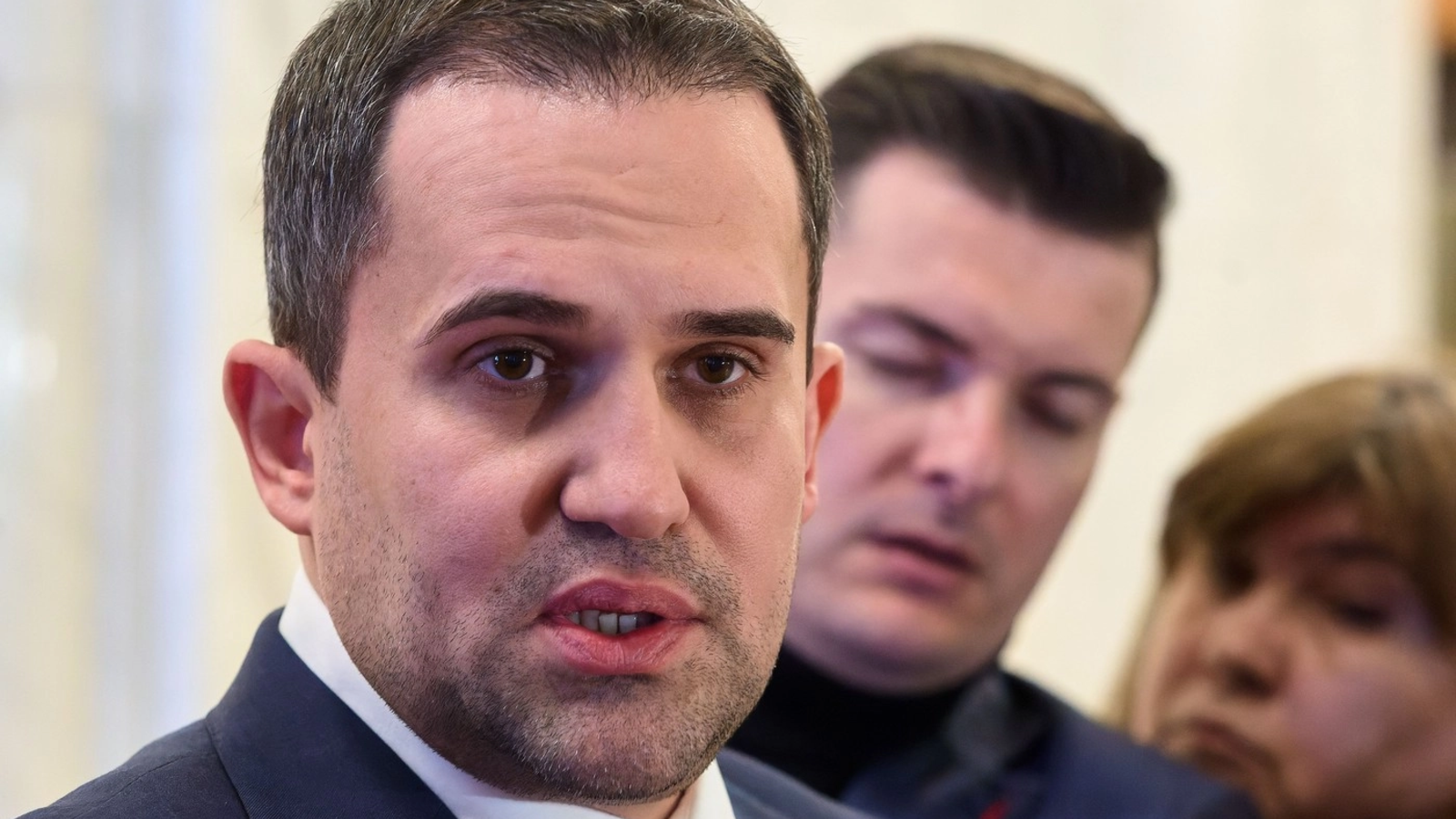 Val de plecări din România! Șerban acuză guvernul Bolojan se împrumută masiv