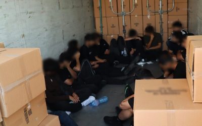18 migranți înghesuiți în TIR, filmați la granița României